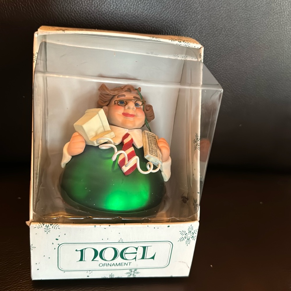 NIB Dept 56. Vintage on computer.